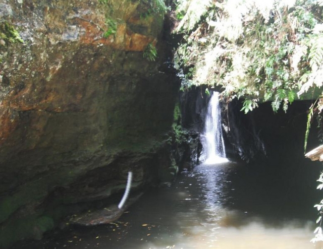 Garganta natural en el barranco